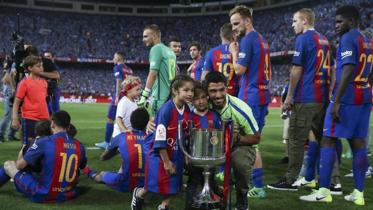 Los jugadores celebraron con sus hijos el título de Copa del Rey
