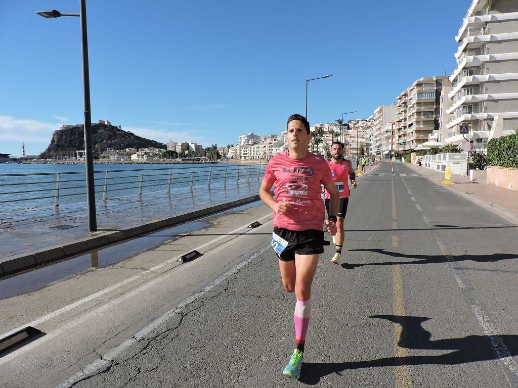 Estos todas las imágenes de la Media Maratón de Águilas