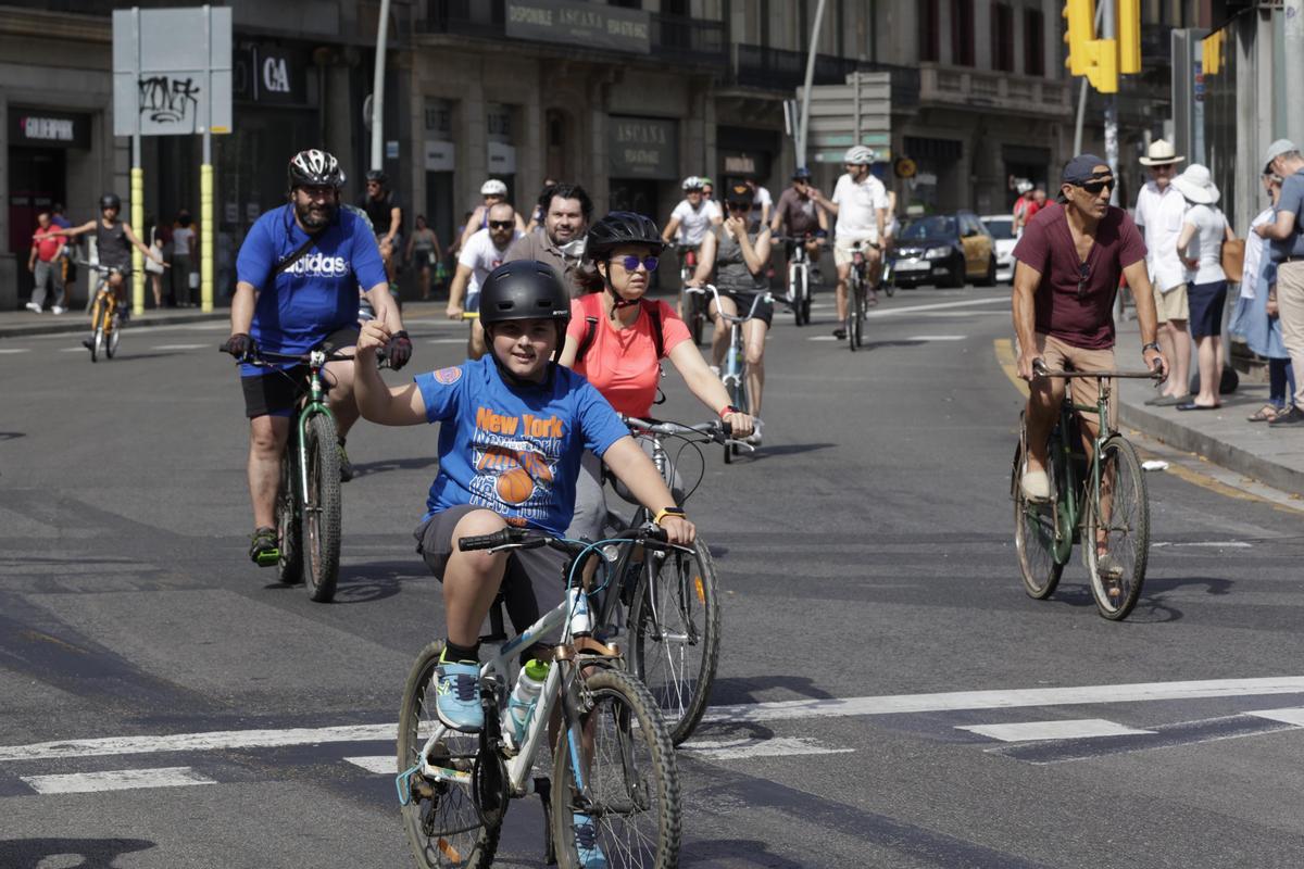 La fiesta de la bicicleta regresa a las calles de Barcelona con la Bicicletada.