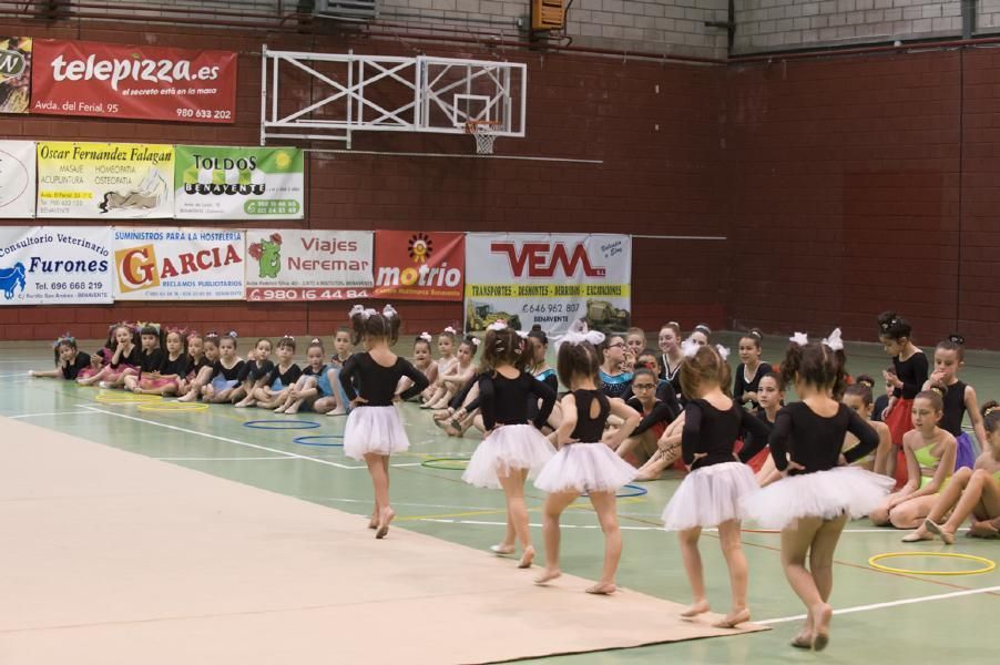 Exhibición de la Escuela de gimnasia rítmica