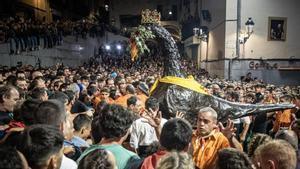 La Patum ha omplert la plaça de Sant Pere de Berga i ha permes a les comparses fer rotllana