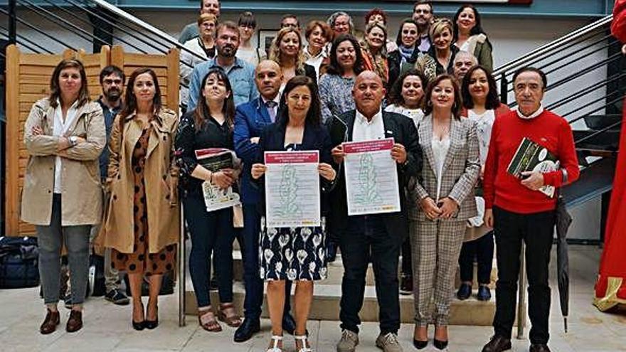 Los participantes en la presentación del ciclo de coloquios, ayer en Betanzos.