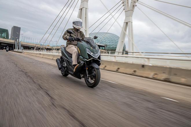 El Zontes 125X quiere reinar entre los escúteres compactos