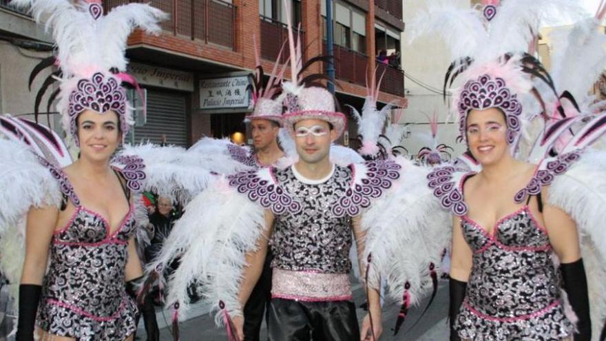 Vinaròs vibra en su segundo desfile de Carnaval