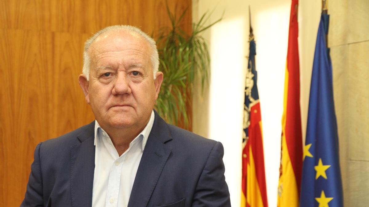 Sebastián Cañadas Gallardo, alcalde de Mutxamel, es festero desde hace más de 40 años.