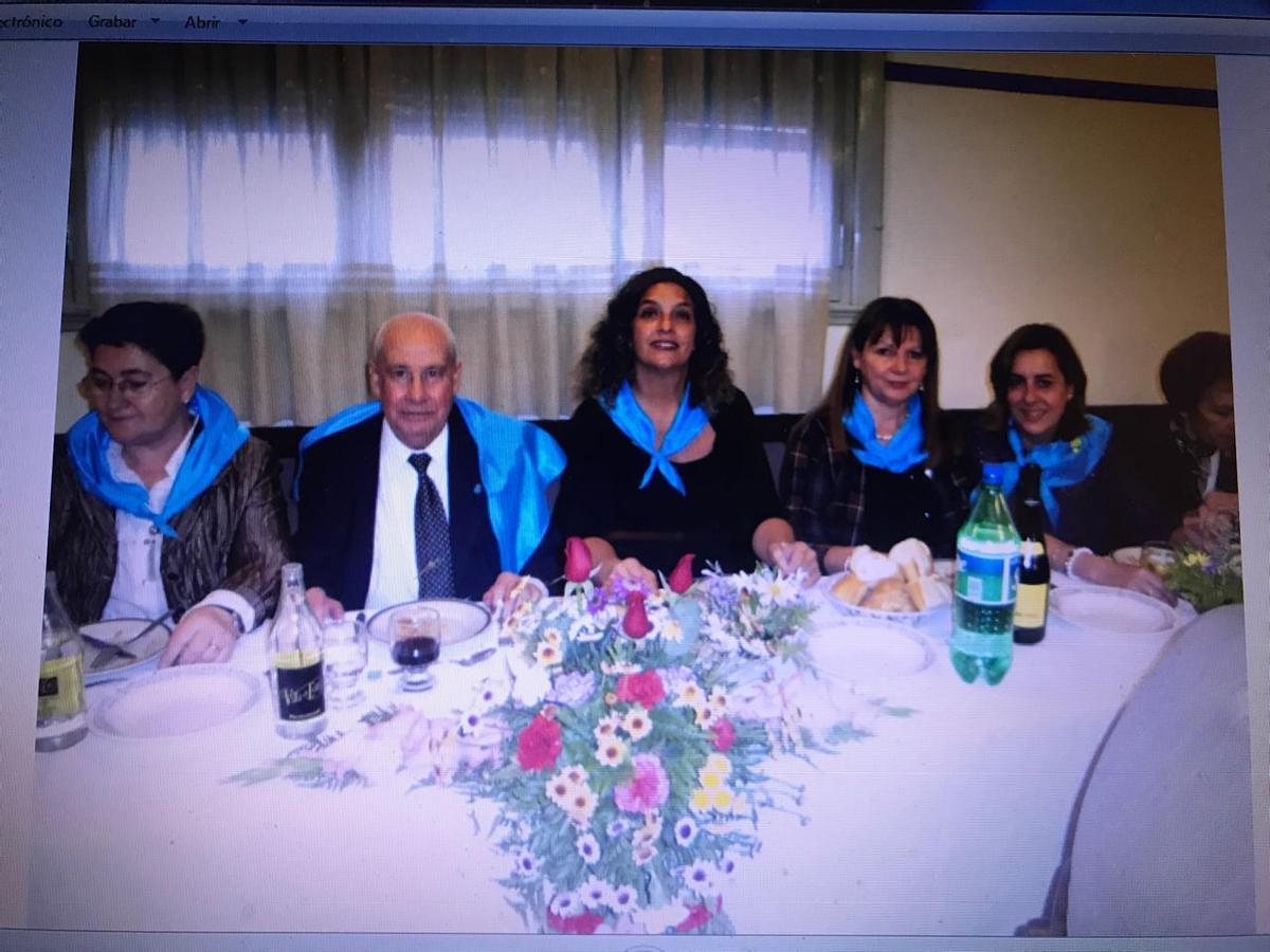 Marcela Amenábar Valdés, en el centro, en una de las celebraciones del Centro Asturiano de Mar del Plata.