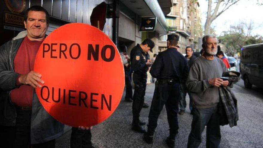 El delegado abre expediente a 51 personas por el escrache a Suárez