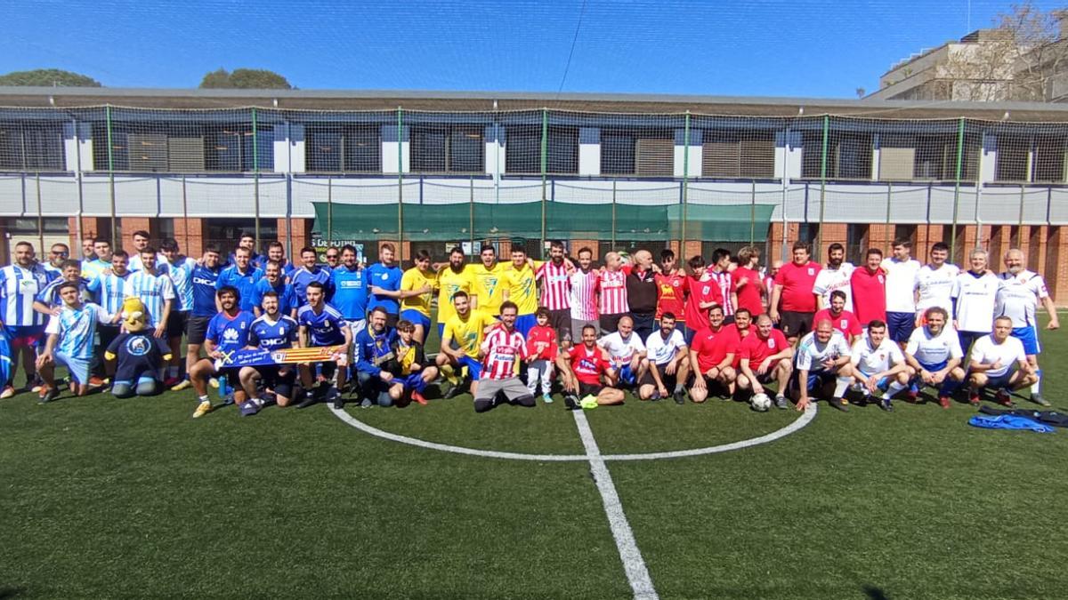 Participantes en el torneo de la peña sportinguista Quini de Barcelona.