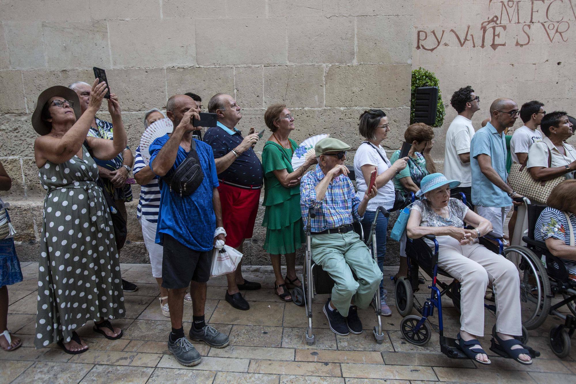 La Patrona de Alicante, la Virgen del Remedio, vuelve a recorrer las calles tras el parón de la pandemia