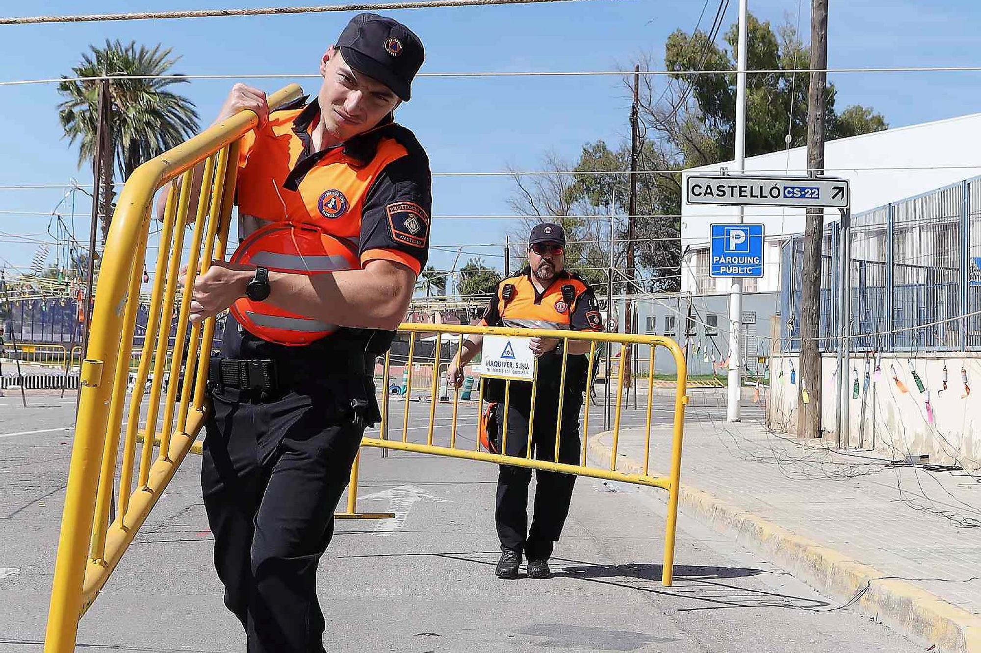 El Grau da inicio a las fiestas de Sant Pere con pólvora, bous y música