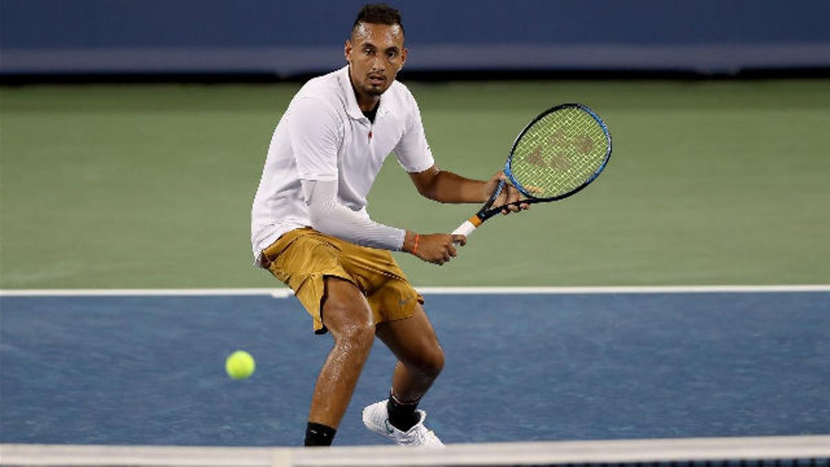 La última de Kyrgios: pidió break para ir al baño y destrozó dos raquetas