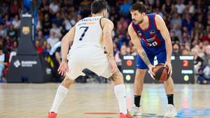 Laprovittola y Campazzo, en una acción del primer cuarto