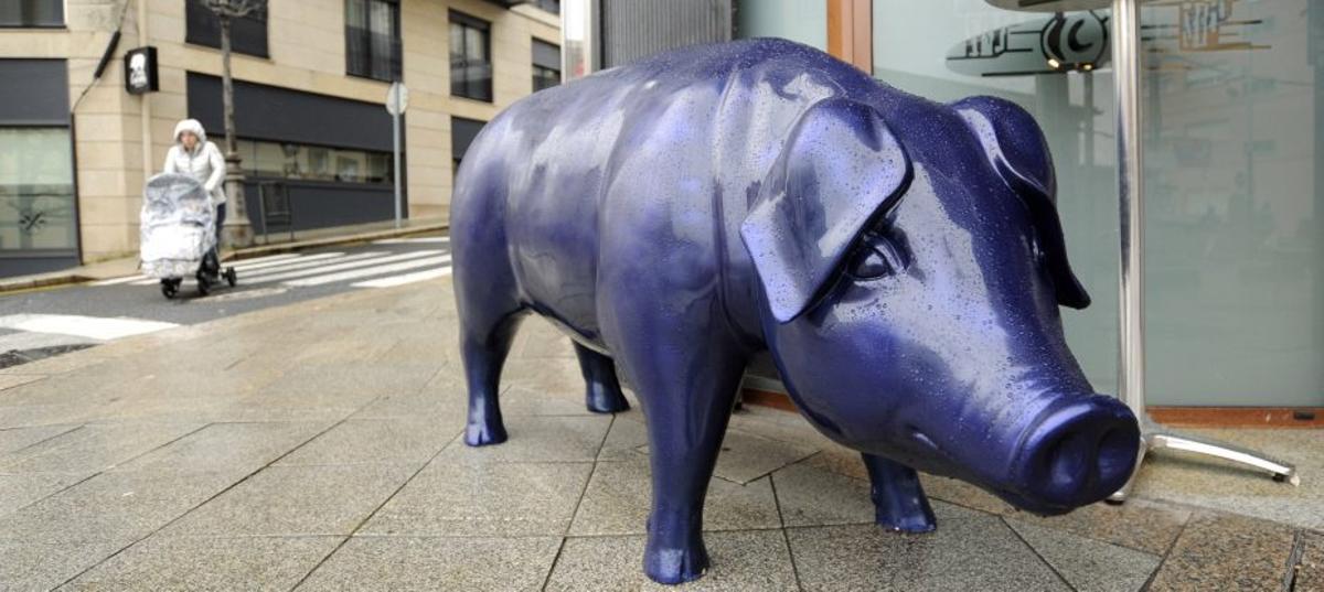 Una pieza delante del restaurante La Molinera. |  Bernabé/Javier Lalín