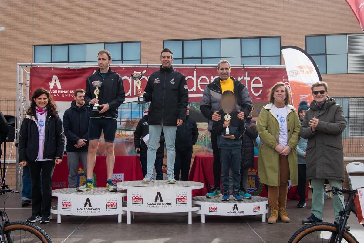 Entrega de premios (podio) del primer Cross Escolar del circuito municipal de Alcalá