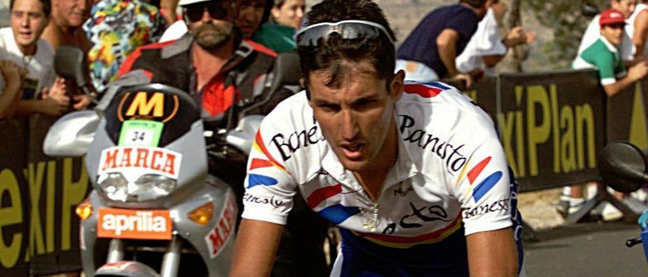 José María Jiménez en el Xorret de Catí en la Vuelta de 1998.