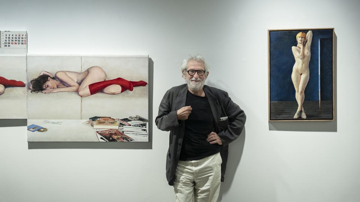 Oscar Tusquets, ante algunas de las obras de la exposición que presenta en los Espais Volart.
