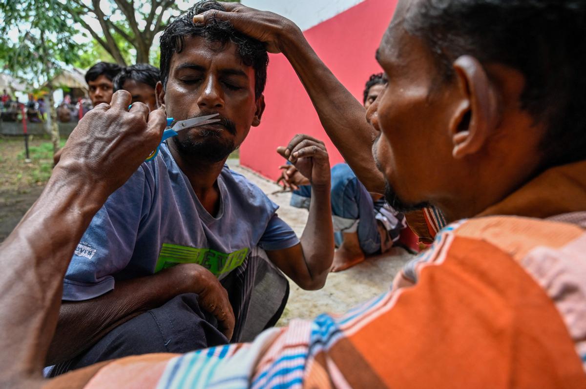 Un barco con casi 200 rohingyas desembarca en la costa de Indonesia