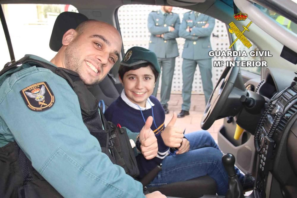 Un niño visita al guardia civil que le salvó la vida en Inca