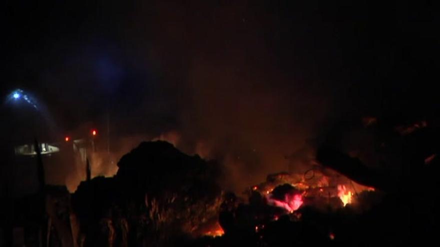 VÍDEO / Devastador incendio en un polígono industrial de Coruña