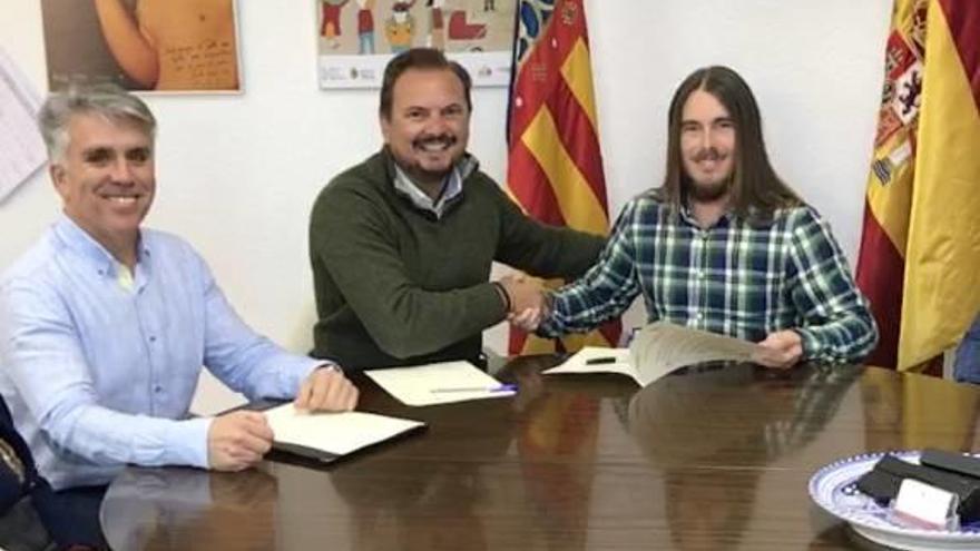 Firma del convenio con los profesionales.