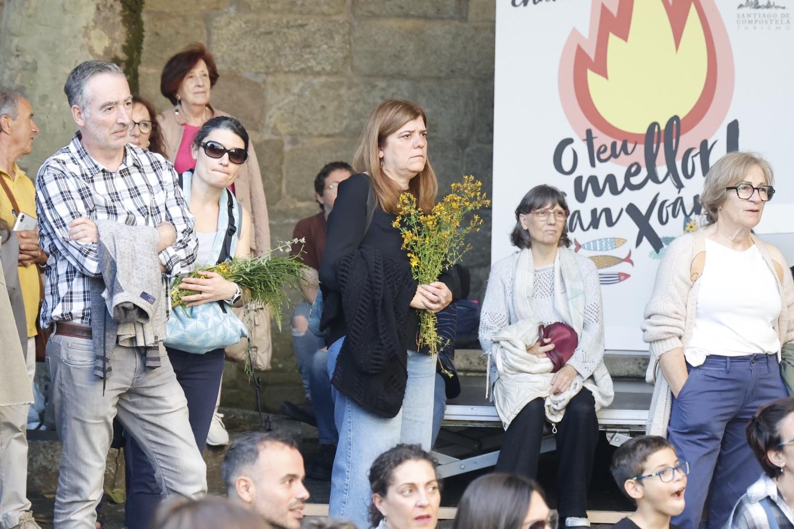 San Xoán en Compostela: fiesta en la Praza de Mazarelos y cacharelas en los barrios