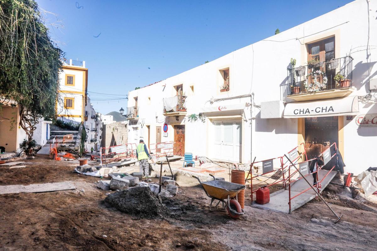 Comercios afectados en Dalt Vila en calle 'Dels Desemparats'