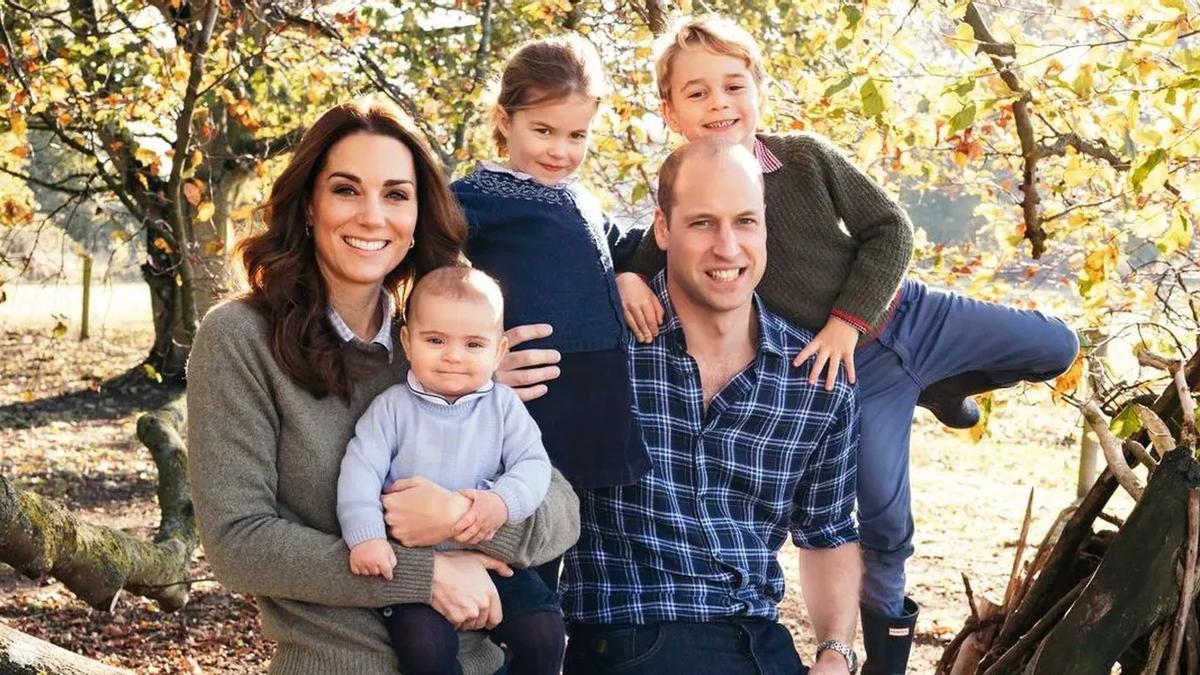 Kate Middleton, junto a sus tres hijos y su marido, el Príncipe William.