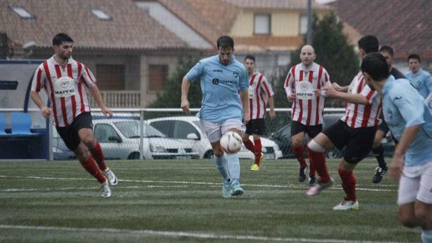 Rafa Villaverde dirige su segundo partido con el Beluso. // S.A.