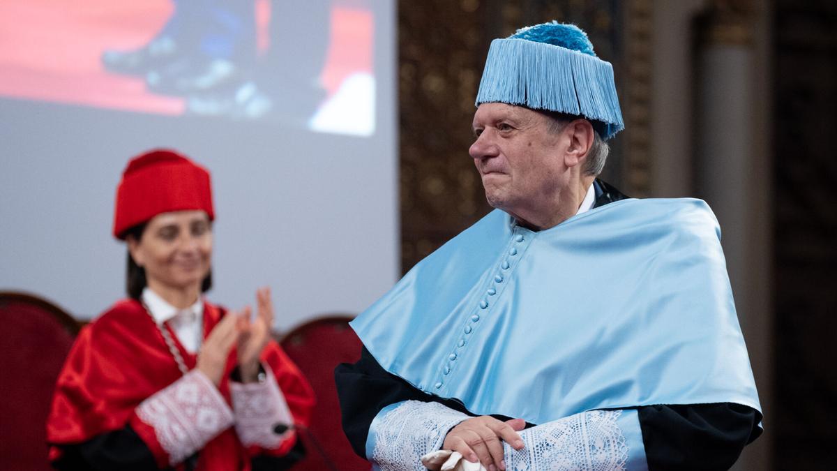 El escritor Pere Gimferrer es investido doctor honoris causa, en el Paraninfo de la Universidad de Barcelona