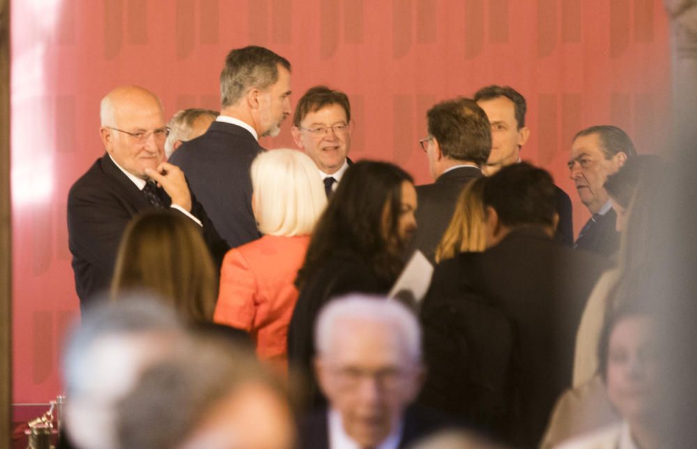 Instante de la ceremonia de entrega de los Premios Jaume I en la Lonja de València.