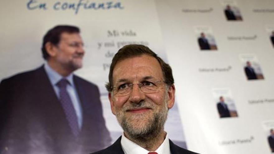 Mariano Rajoy en el acto de presentación de su biografía &#039;En confianza&#039;, ayer en Madrid. i EFE