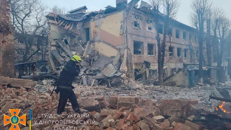 Rusia extiende su ofensiva a la localidad de Dnipró, víctima de sus misiles en las últimas horas