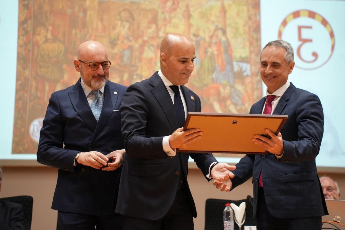 José Luis Durán Román ha sido nombrado como Egresado de Honor por su titulación en Administración y Dirección de Empresas.