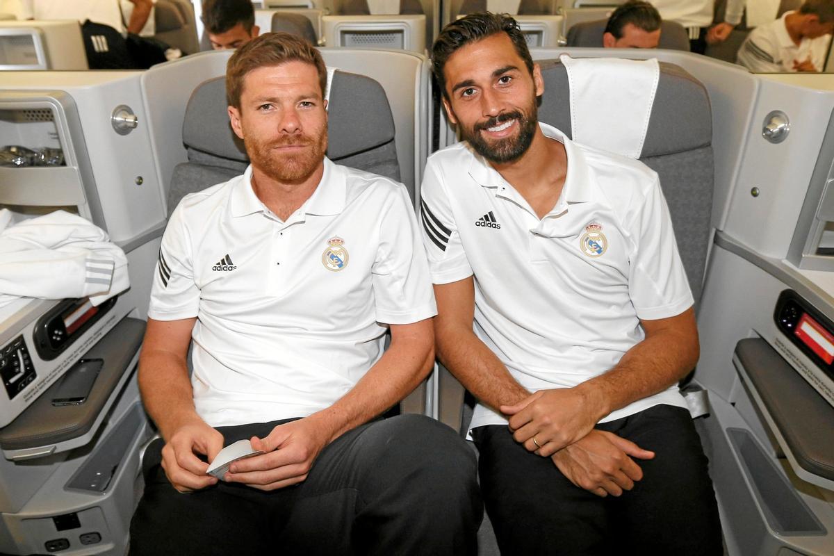 Xabi Alonso y Álvaro Arbeloa, en una imagen de cuando ambos eran jugadores del Real Madrid.