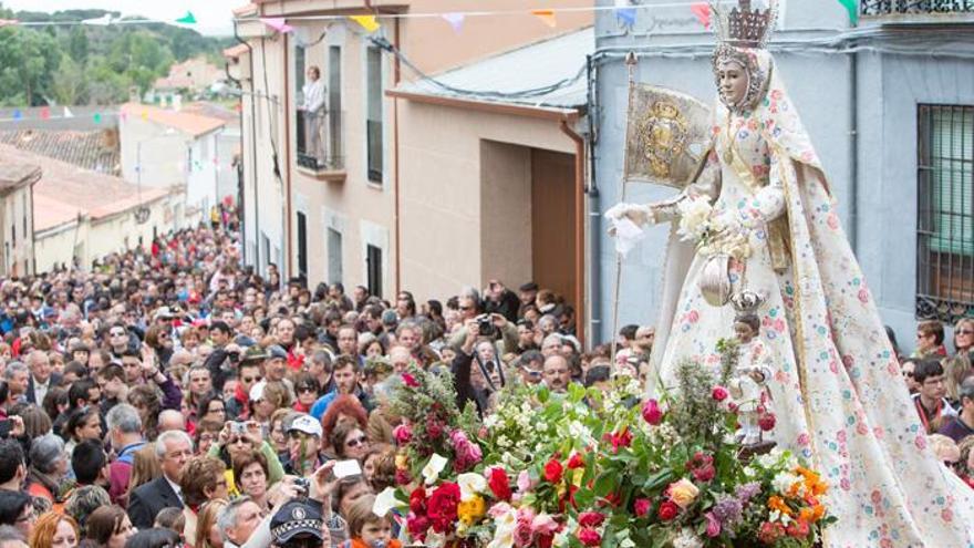 Cientos de personas participan en la Romería de la Hiniesta, en Zamora
