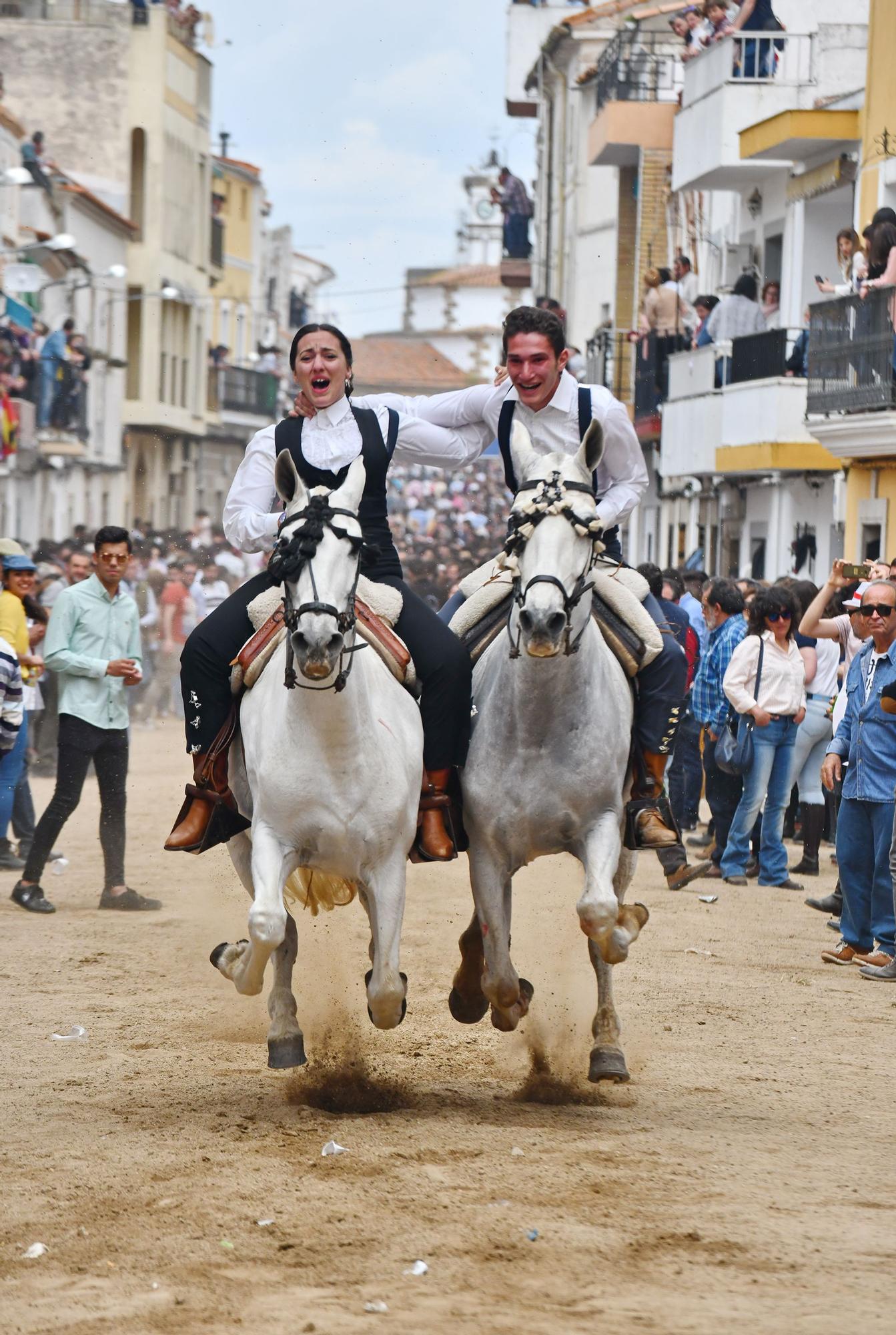 Los hermanos Pilar y Nacho Lucas, poniendo pasión y corazón en su apasionante carrera el Día de la Luz.