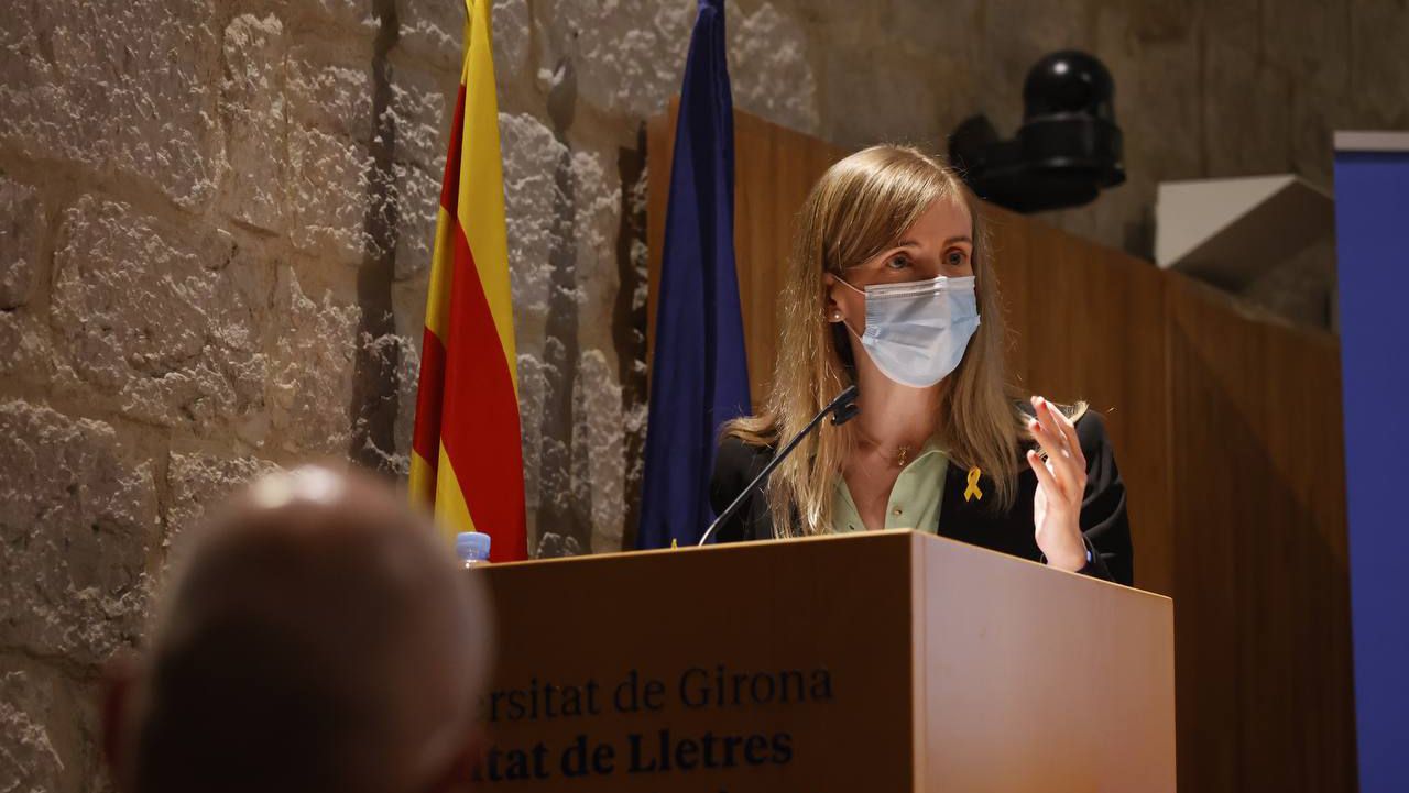 La consellera Alsina, en una de las mesas redondas que se han celebrado en todo el territorio. En este caso, en la Universitat de Girona