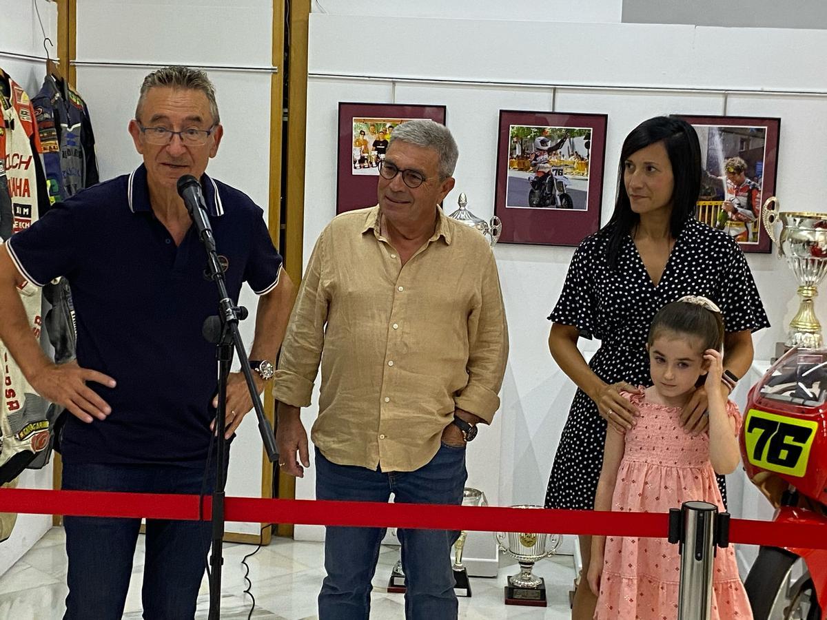 Sarrión y Lluch en la inauguración de Bernat Martínez en la Casa de la Cultura de Xàtiva.