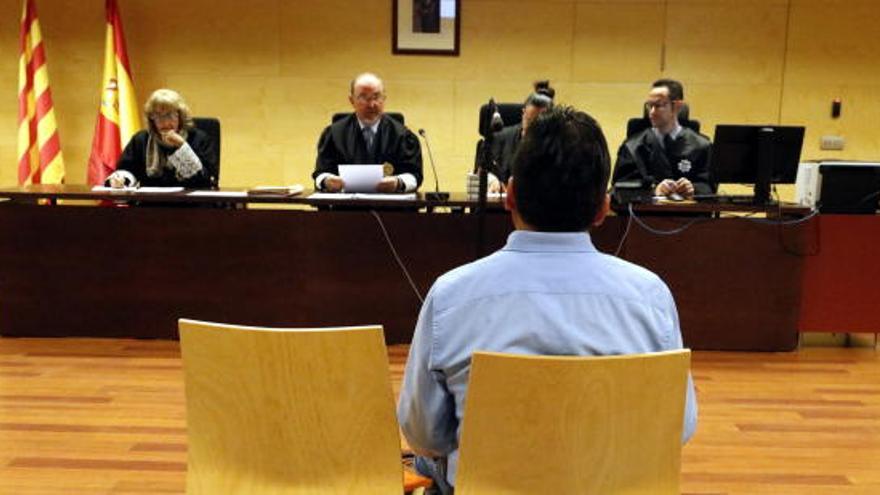El fuster que va fer tocaments a una nena a Riudellots de la Selva, en el judici a l&#039;Audiència de Girona.