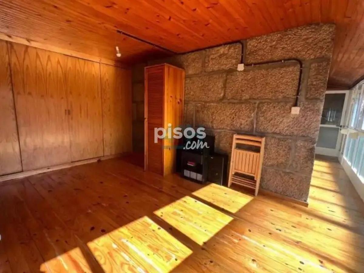 Algunas imágenes del chalet con piscina a la venta en Coles Algunas imágenes del chalet con piscina a la venta en Coles