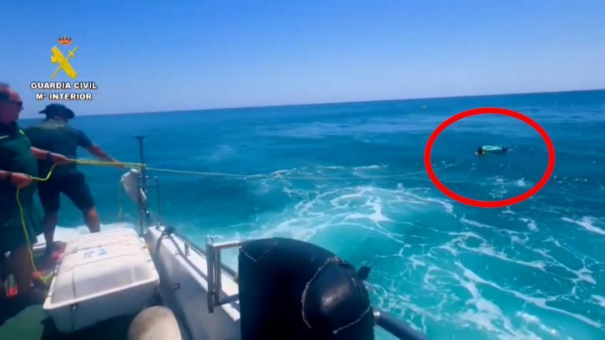 SITGES BARCELONA | Rescatadas dos mujeres a punto de ahogarse en una playa de Sitges