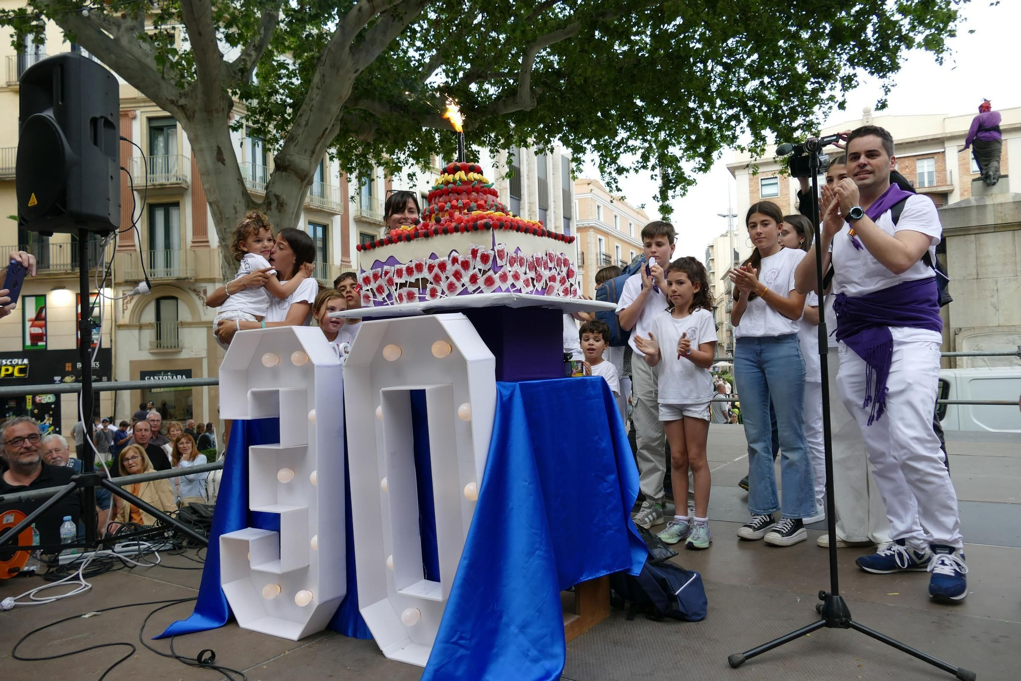 La trobada gegantera de la Diada de Santa Creu celebra els 30 anys dels Amics dels Gegants de Figueres