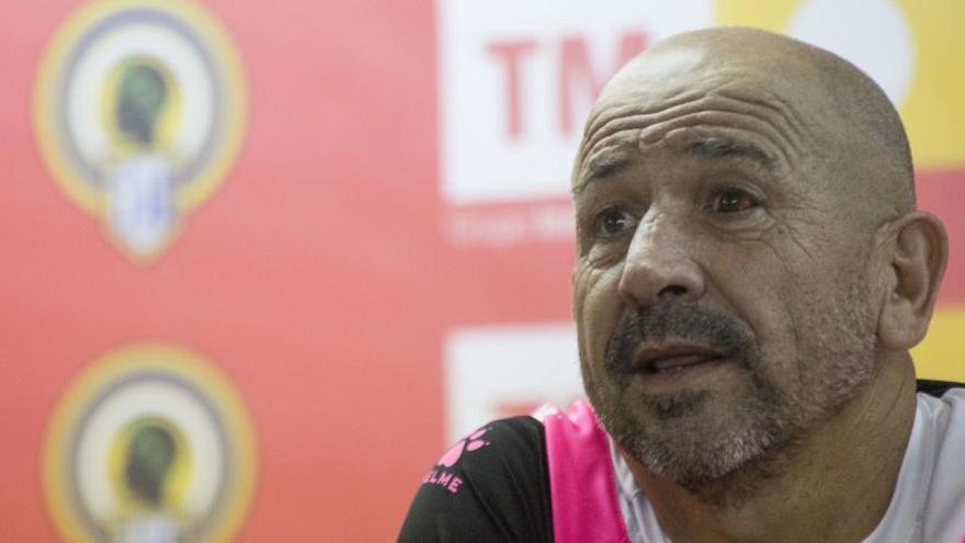 Claudio Barragán, en la sala de prensa del estadio Rico Pérez.