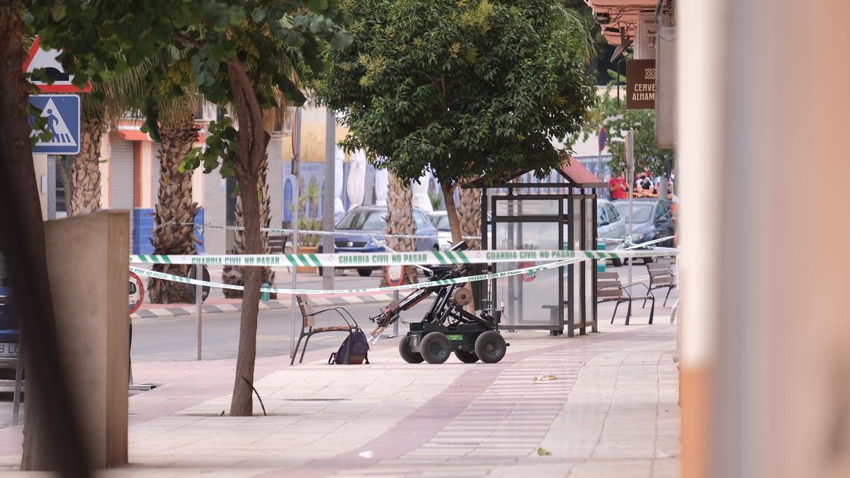 La Guardia Civil explosiona la mochila sospechosa en Sax