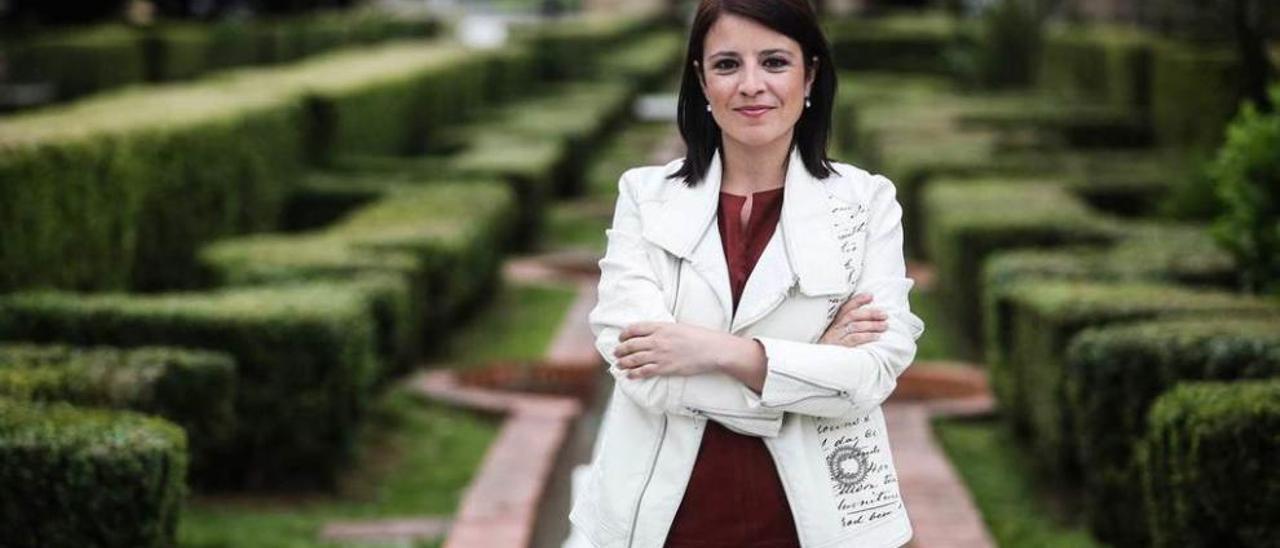 Adriana Lastra, en los jardines de la Laboral.