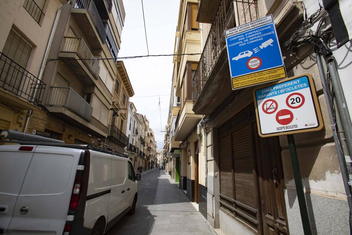 Cámaras lector de matriculas en la calle Mayor de Ontinyent.
