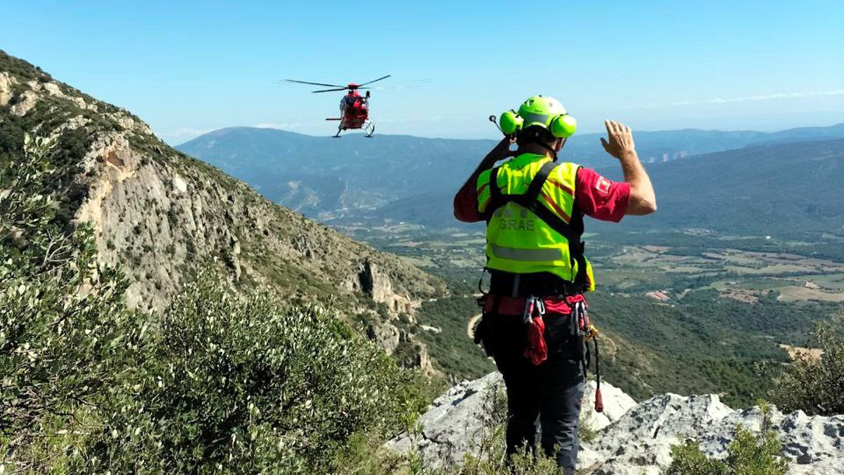 Un ciclista en estat crític i un altre de greu en un accident en pista forestal