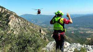 Operativo de rescate tras el accidente en parapente en Àger, en Lleida.