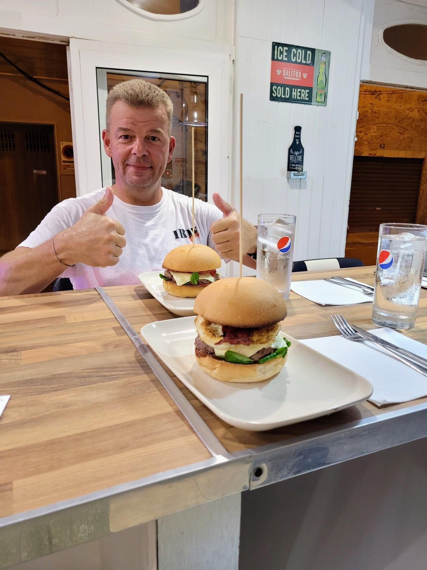 Weiß, wie man Burger &quot;baut&quot;: Matthias Bender.