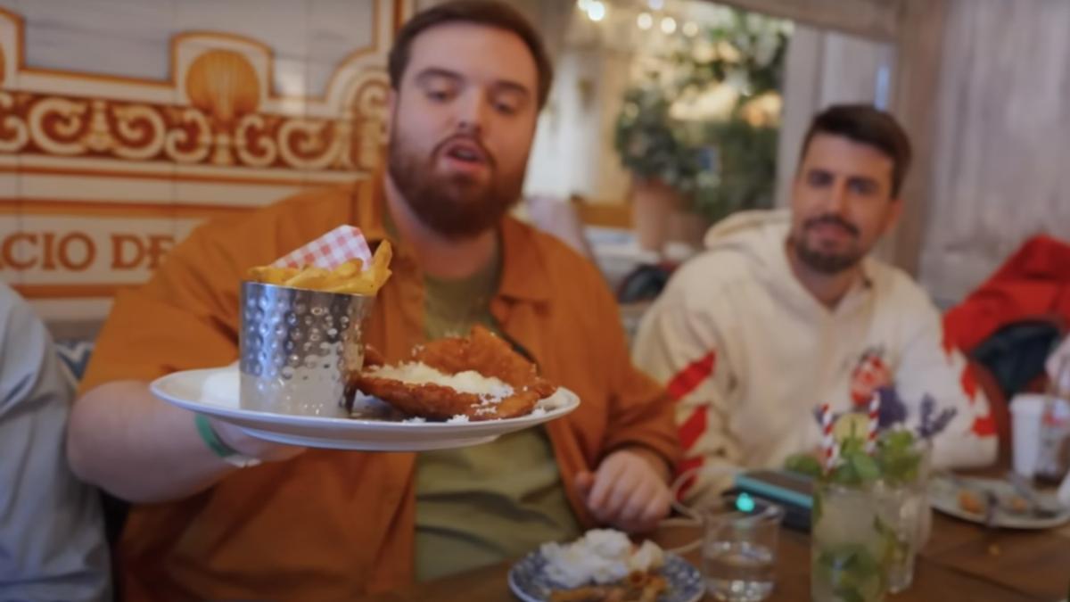 Ibai Llanos muestra el "cachopo" de Londres.